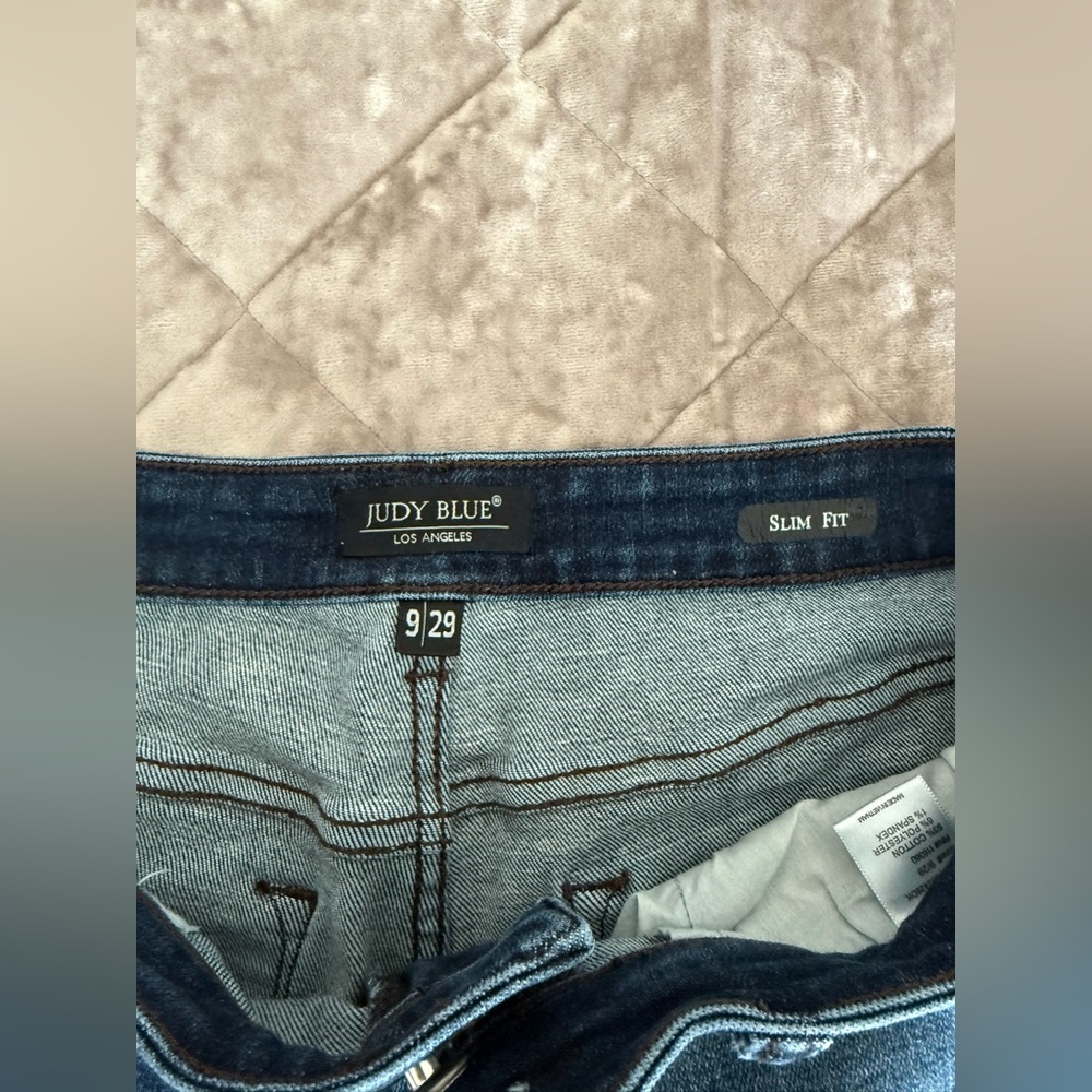 Judy Blue Dark Wash MIDRISE  Slimfit Jeans. JB82428DK.    9/29 - Picture 2 of 4